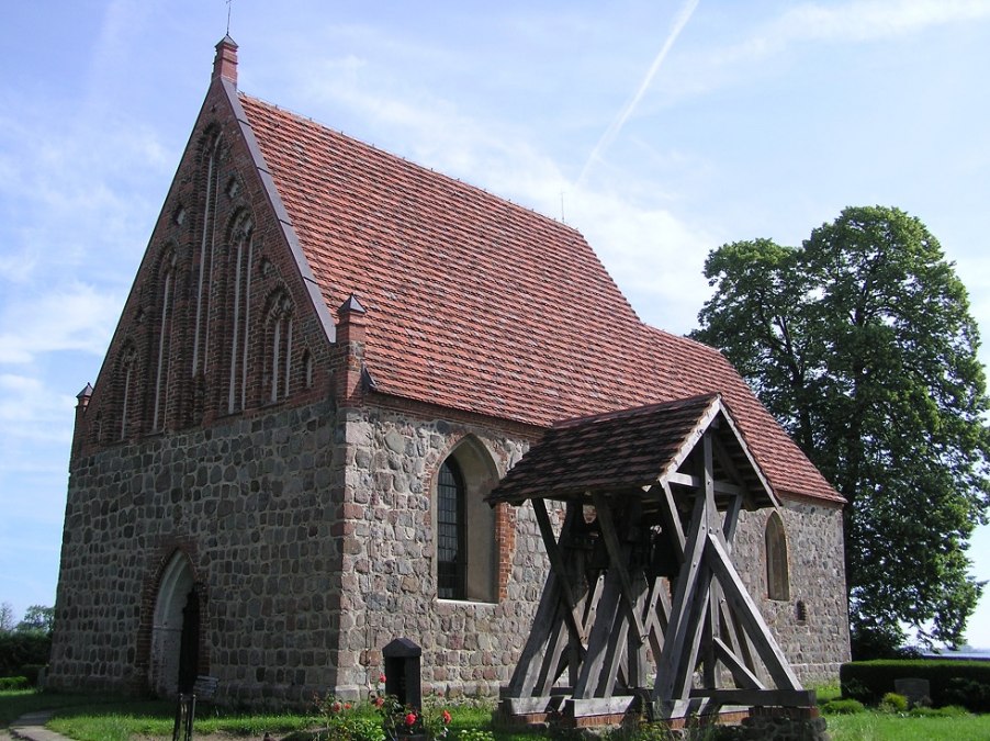 Toegangsportaal met vrijstaande klokkentoren, © Baltzer