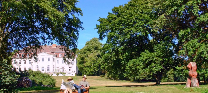 Relaxen in der Parkanlage von Schloss Zinzow // &copy; Schloss Zinzow