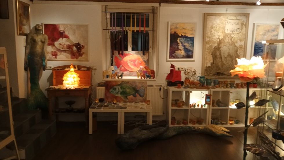 Gallery with paintings and handicrafts, &copy; Ana Sojor