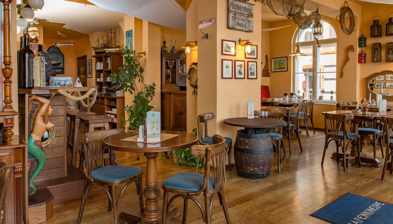 Restauracja w porcie Hiddenseer, © Hotel Hiddenseer Restauracja w porcie Hiddenseer, © Hotel Hiddenseer