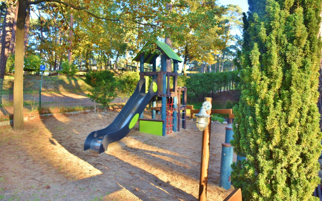 Kleine speeltuin bij de ingang van de camping., © KV Trassenheide
