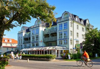 Buitenaanzicht van Am Weststrand Aparthotel K&uuml;hlungsborn // &copy; Am Weststrand Aparthotel K&uuml;hlungsborn