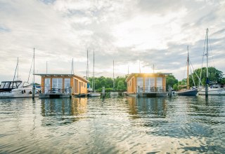 Hausboote im Naturhafen Krummin // © Naturhafen-Krummin GmbH Hausboote im Naturhafen Krummin // © Naturhafen-Krummin GmbH