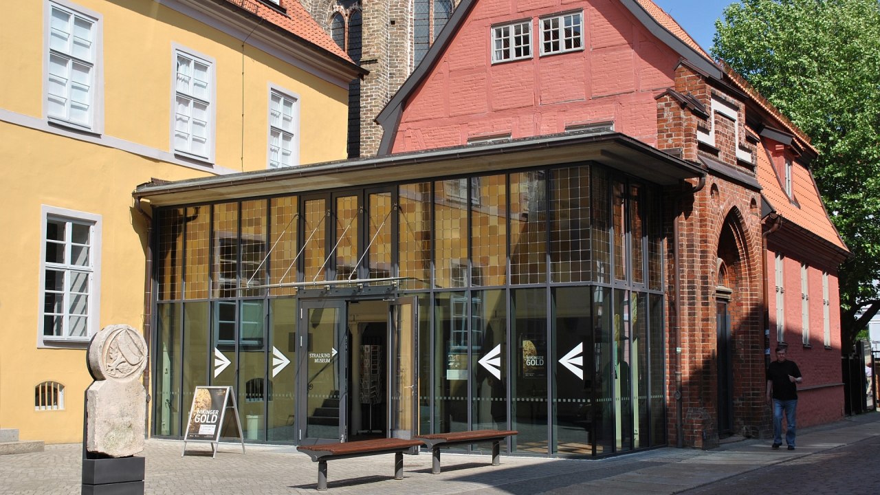 Entrance to the Stralsund Museum in the former St. Catherine's Monastery // &copy; Katrin Kraus / STRALSUND MUSEUM