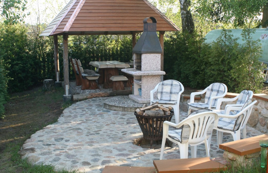 Barbecue house and fireplace, © S. Stange