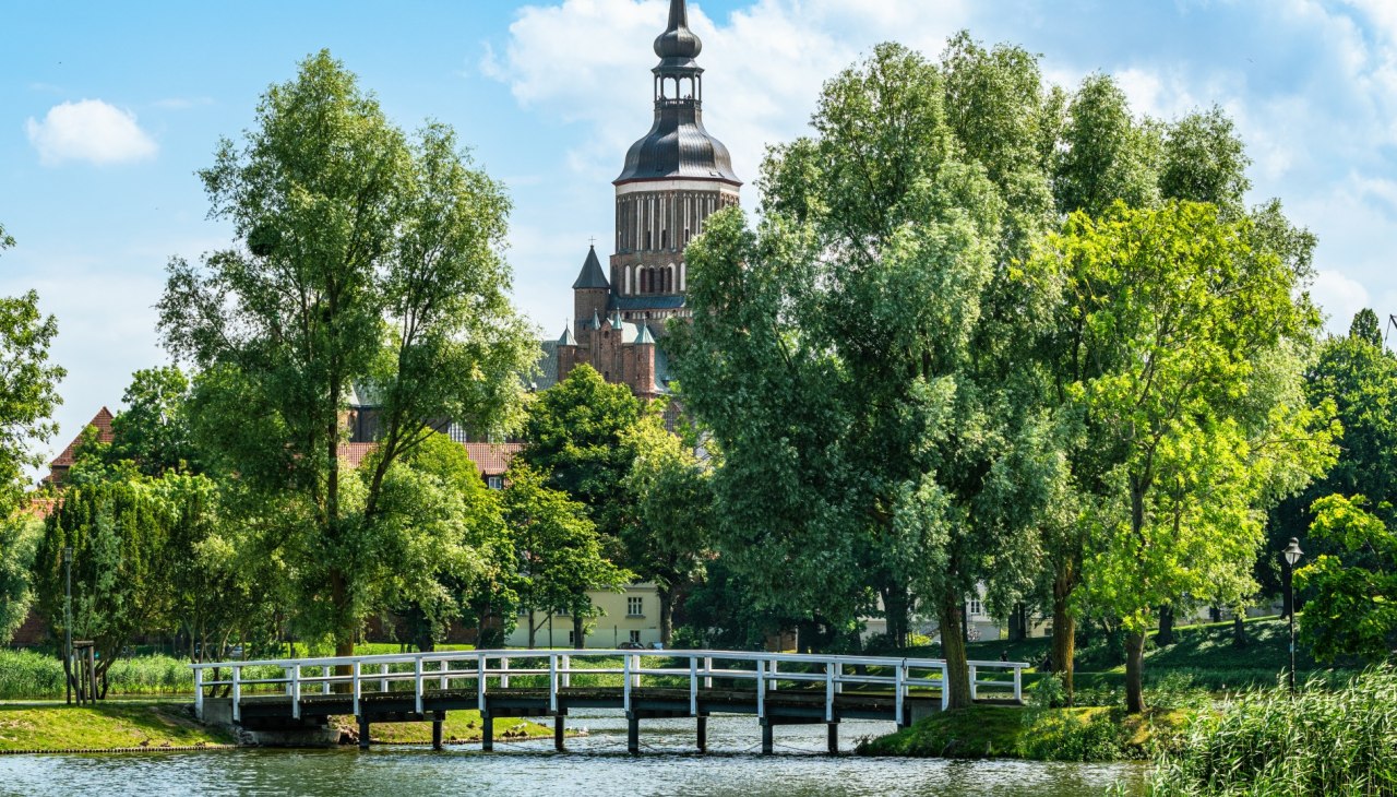 Biały most przy Küterdamm w hanzeatyckim mieście Stralsund Biały most przy Küterdamm w hanzeatyckim mieście Stralsund (1), © TMV / Tiemann