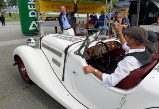 Oder mögen sie es eher sportlich? Hier ein Cabrio Hansa Sport 1,7 am Start, bei Sonnenschein ist die Ausfahrt ein Highlight. // © M. Brandt Oder mögen sie es eher sportlich? Hier ein Cabrio Hansa Sport 1,7 am Start, bei Sonnenschein ist die Ausfahrt ein Highlight. // © M. Brandt