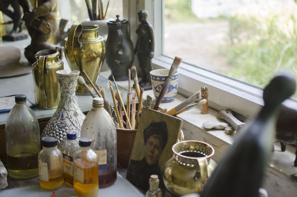 Przybory malarskie w pracowni i muzeum Otto Niemeyera-Holsteina, © TMV/Nikulski