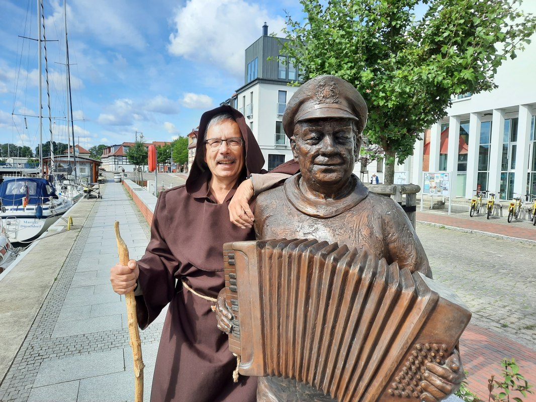 City tour "Let there be light" with the monk // &copy; Uta Sommer