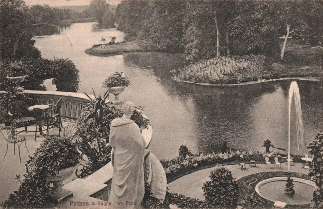 View from the castle terrace over the swan pond, © Archiv Hannes Rother