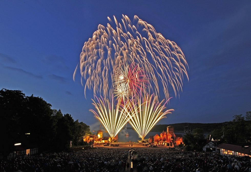 Naturbühne Ralswiek - Vuurwerk, © Störtebeker Festspiele Rügen