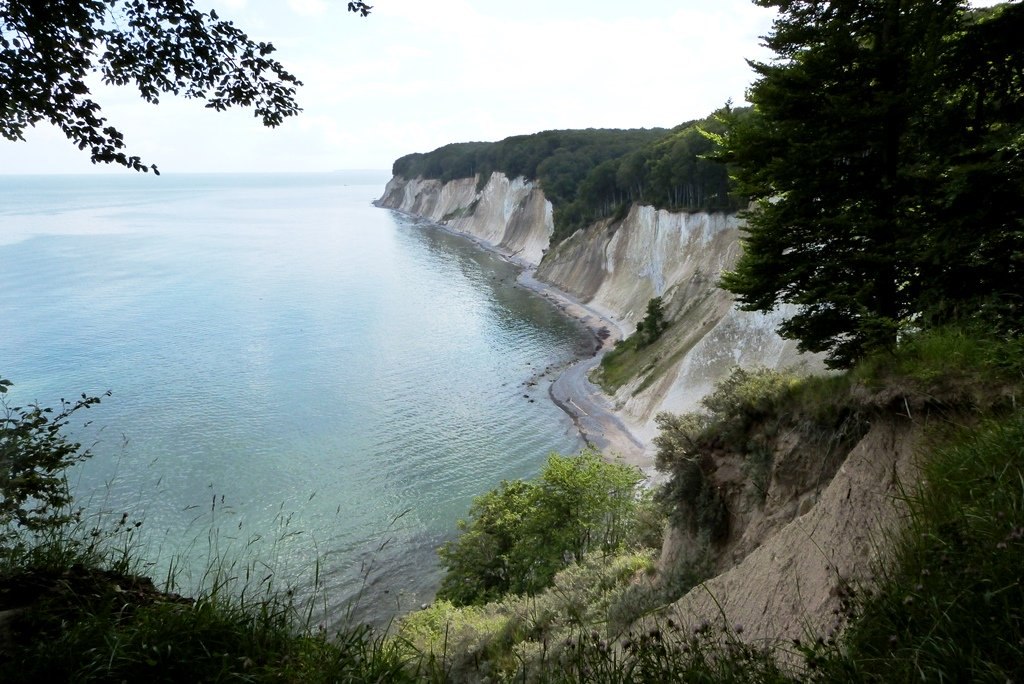 Wysokobrzeżny szlak turystyczny w pobliżu Forum Światowego Dziedzictwa UNESCO // &copy; Gesine H&auml;fner / Nationalpark-Zentrum K&Ouml;NIGSSTUHL