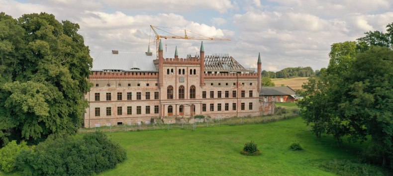 Broock Castle from the park side - with new windows, © Schloss Broock GmbH & Co. KG / Jan Fischer Broock Castle from the park side - with new windows, © Schloss Broock GmbH & Co. KG / Jan Fischer