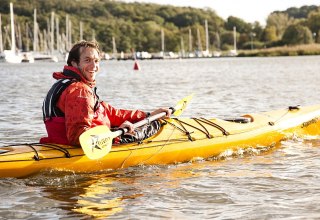 Paddler in front of the port Ralswiek, &copy; Tourismuszentrale R&uuml;gen GmbH