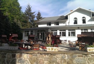 Terras van restaurant & caf&eacute; AusZeit, &copy; Manuel Kroiss