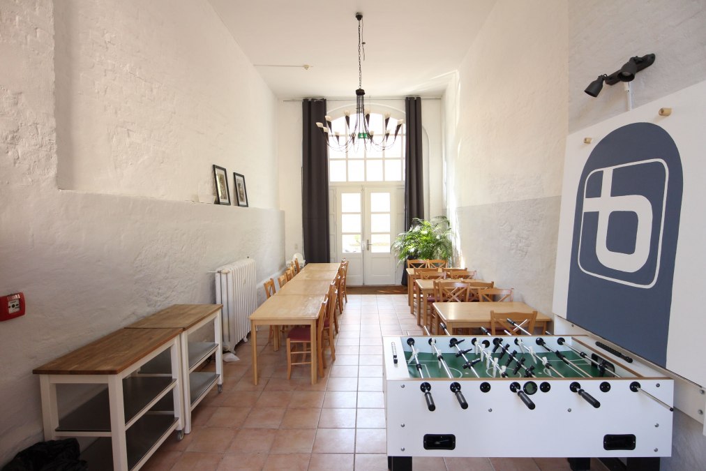 Breakfast room in hostel, © Blue Doors Hostel