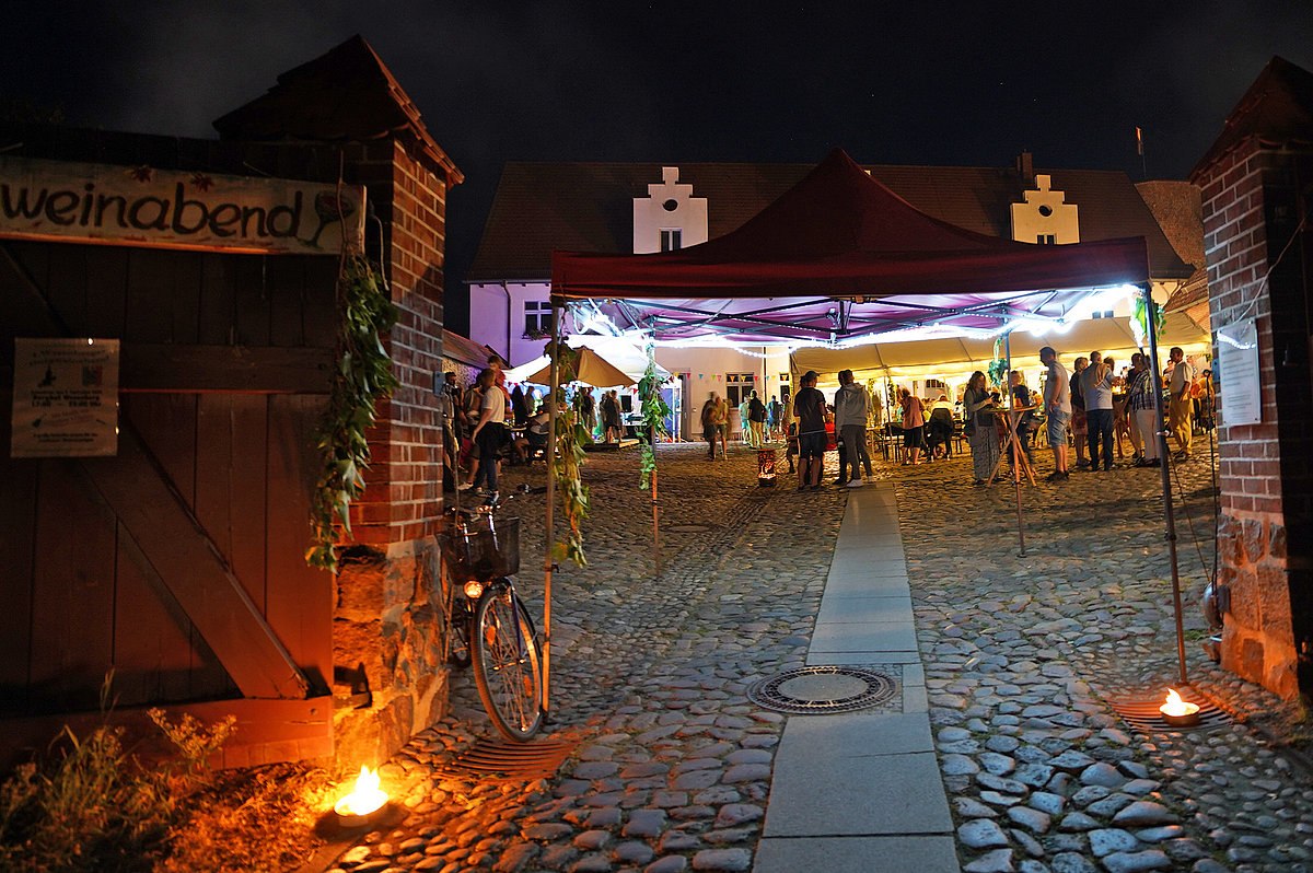 Wijnavond, &copy; Burgverein Wesenberg e.V.