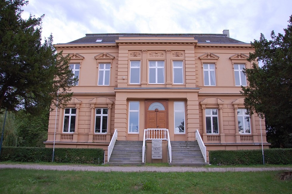 The former manor house is now an educational institution. // &copy; Gabriele Skorupski