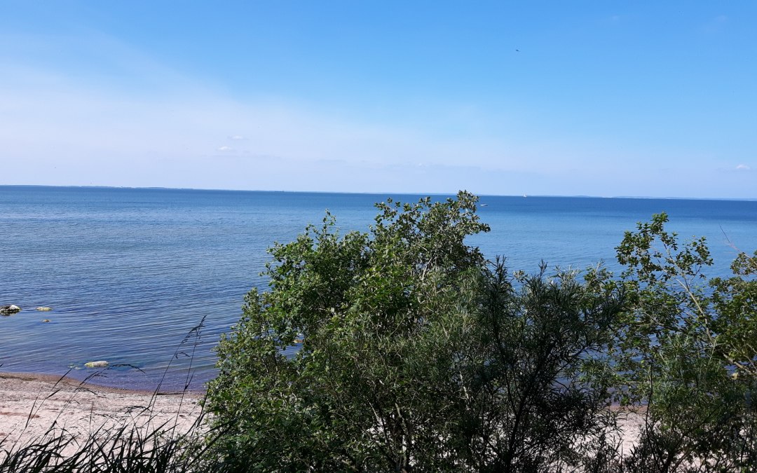 Collect stones and shells while enjoying a great view of the island of Rügen, © tvv-michaelis