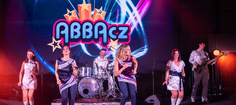 ABBAcz Live on the stage of the D&ouml;mitz Fortress // &copy; Martin Larsen