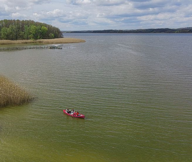 Discover the Kummerow Lake by kayak with family // &copy; Tourismusverband Mecklenburgische Seenplatte/Tobias Kramer