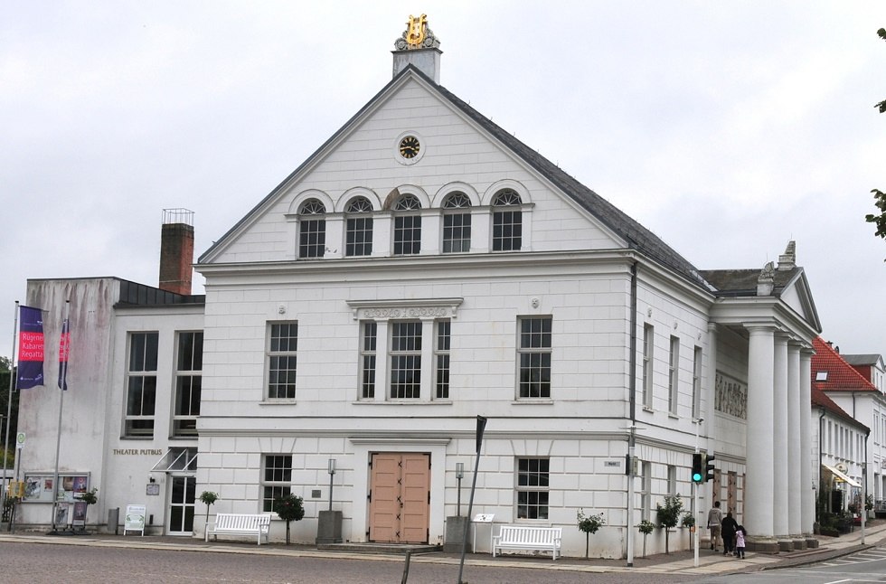 Het classicistische theater van de stad Putbus., © Tourismuszentrale Rügen