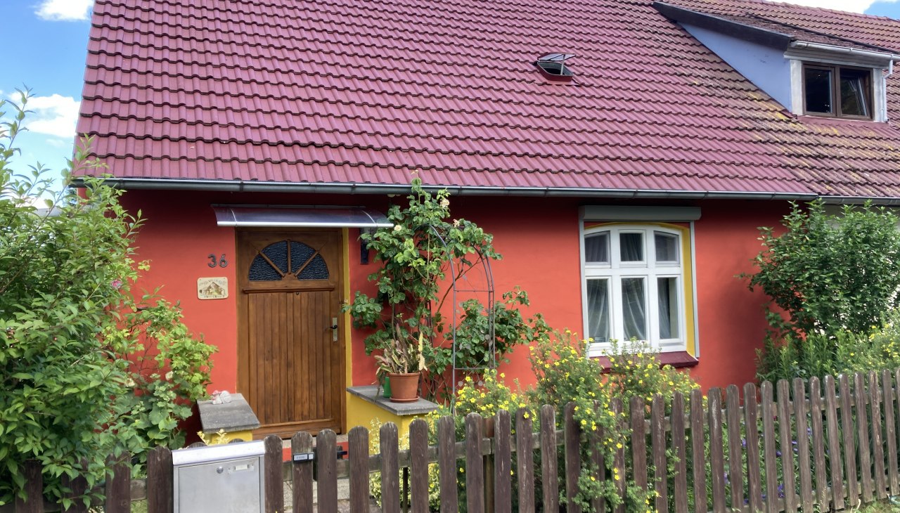 Widok z zewnątrz i wejście do domu wakacyjnego Villa Kunterbunt, © Gabriele Kölbl Widok z zewnątrz i wejście do domu wakacyjnego Villa Kunterbunt, © Gabriele Kölbl