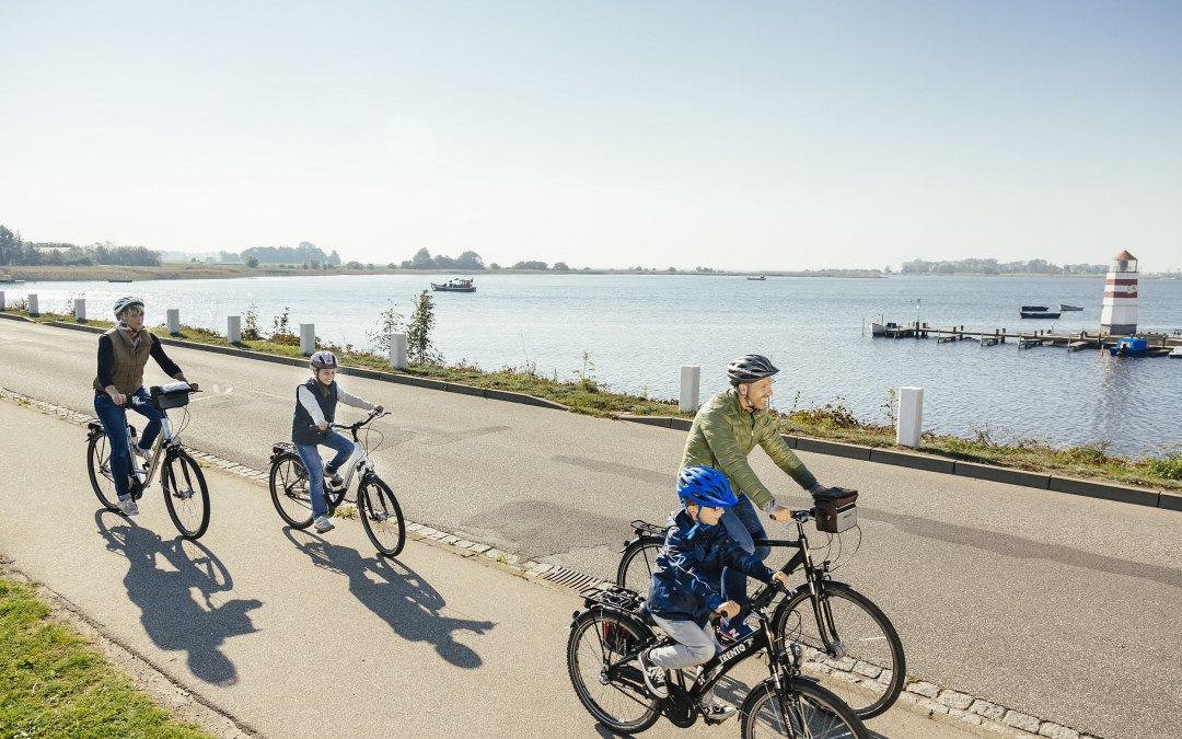Family excursion to the port of Ummanz // © MV-T/Roth Family excursion to the port of Ummanz // © MV-T/Roth