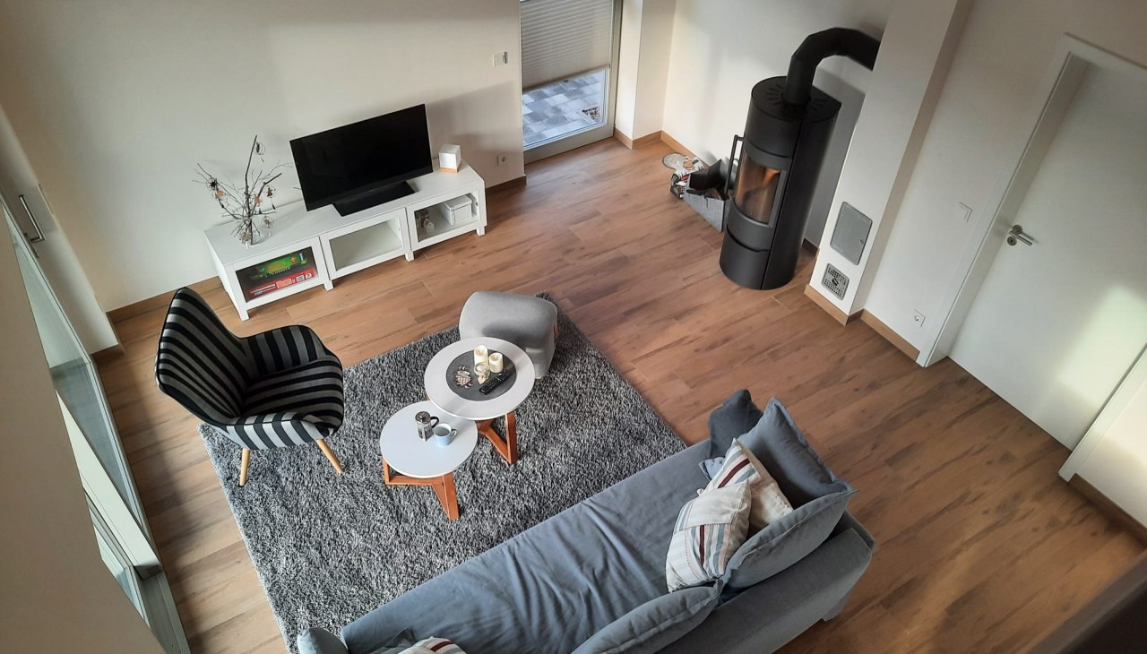 Zicht vanaf de galerij naar de woonkamer, © Oliver Milz Zicht vanaf de galerij naar de woonkamer, © Oliver Milz