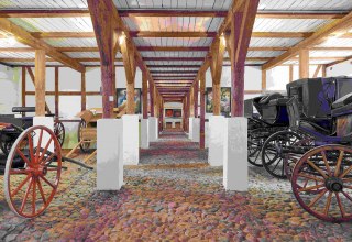 historischer Arbeitspferdestall mit Kutschenausstellung // &copy; Veit Vielhaber