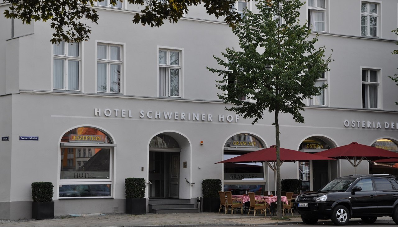 Hotel Schweriner Hof ligt direct aan de Neuer Markt, © TMV
