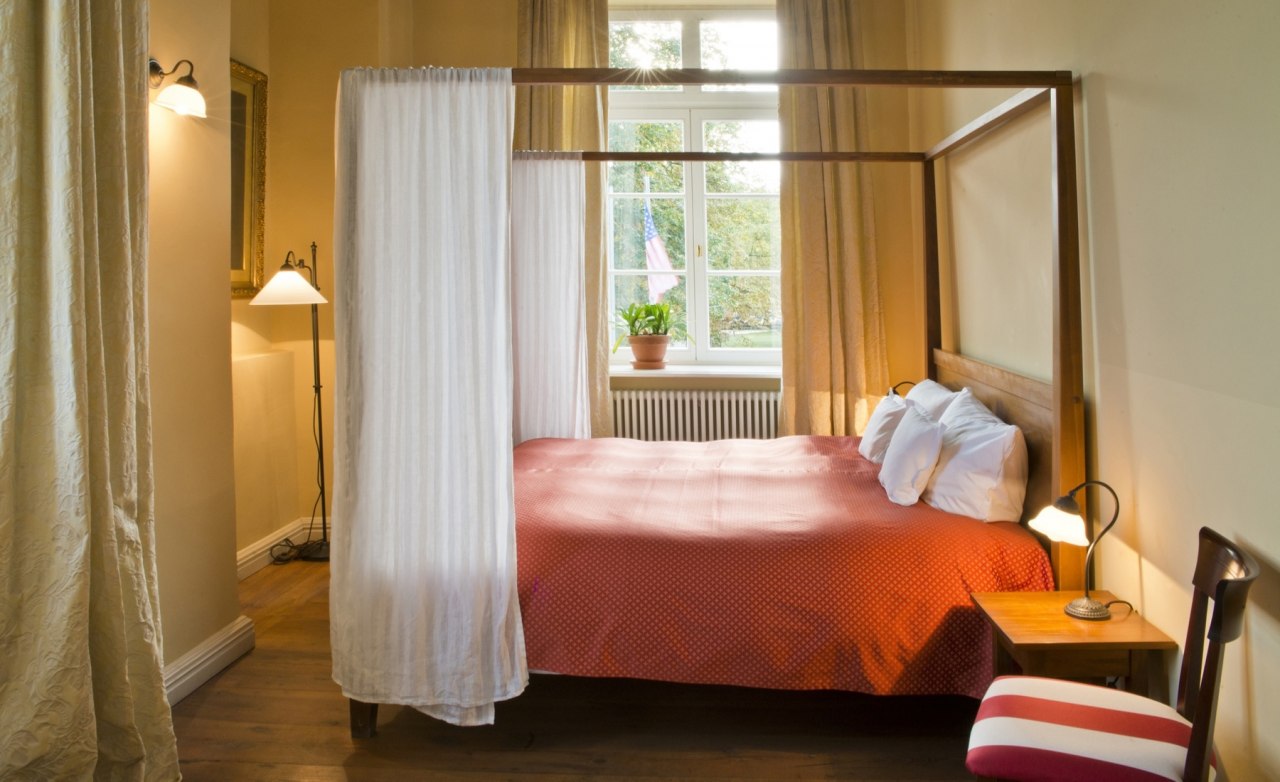 26 indywidualnie urządzonych pokoi hotelowych // © Achtenhagen & Achtenhagen (Gutshaus Ludorf) GbR 26 indywidualnie urządzonych pokoi hotelowych // © Achtenhagen & Achtenhagen (Gutshaus Ludorf) GbR