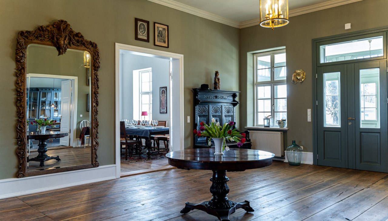 generous entrance hall, © Alexander Rudolph generous entrance hall, © Alexander Rudolph