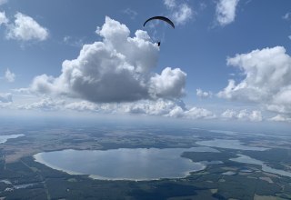 Tandem flight with a paraglider // &copy; Norddeutsche Gleitschirmschule GmbH
