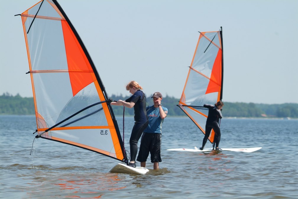 Surfen op de Deense Wieck bij het strand van Eldena, © Segelschule Greifswald Dieter Knopp