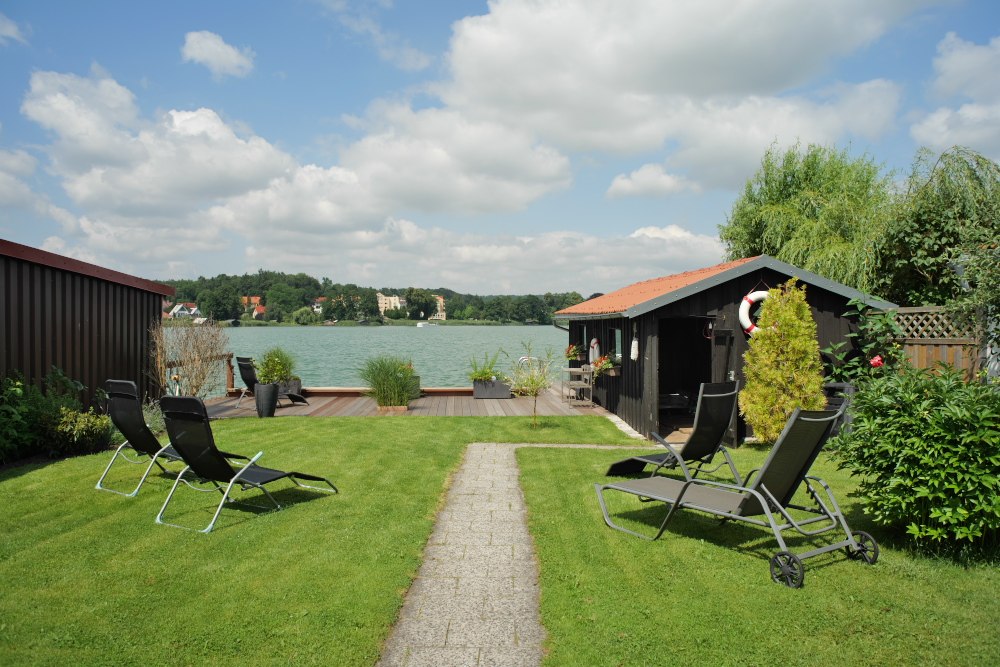 Boathouse z jeziorem, © Andrea Harden Boathouse z jeziorem, © Andrea Harden