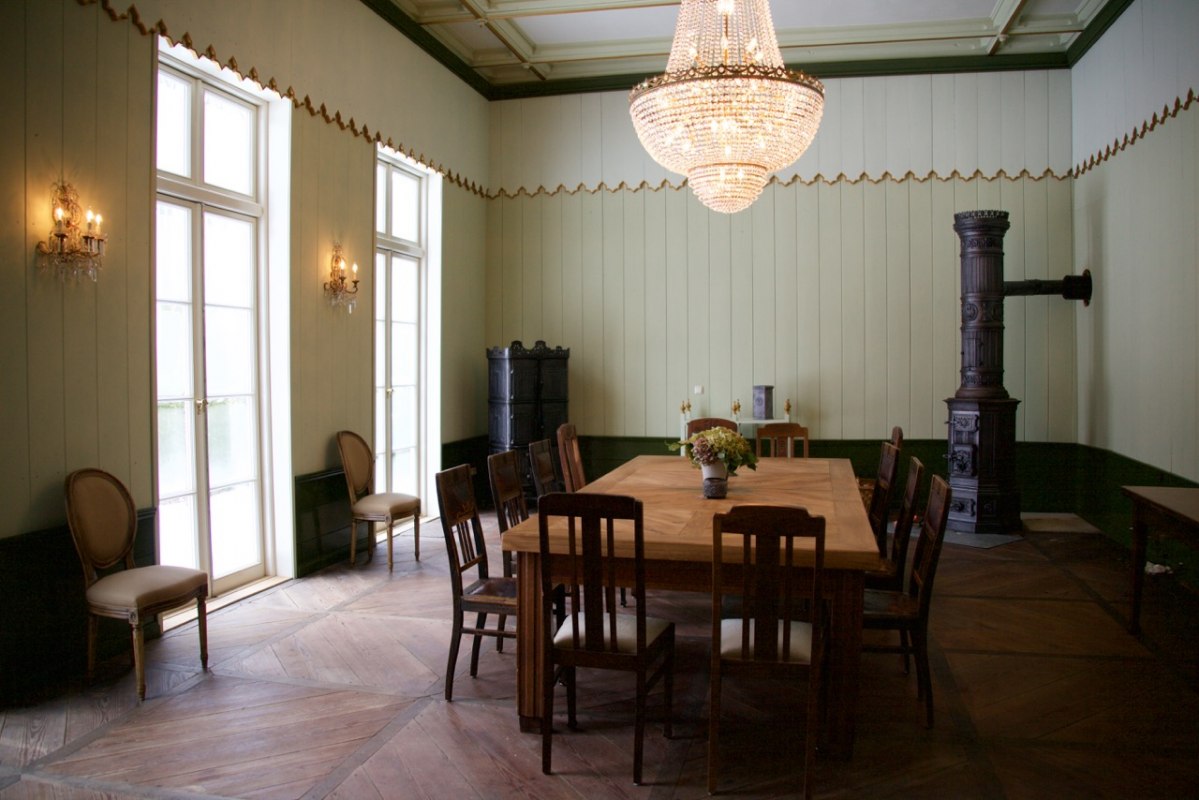 Banquet hall in Below manor house // © DOMUSImages Banquet hall in Below manor house // © DOMUSImages