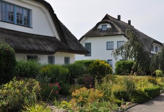Sieben reetgedeckte Häuser umfasst der Wreecher Hof // © TMV Sieben reetgedeckte Häuser umfasst der Wreecher Hof // © TMV