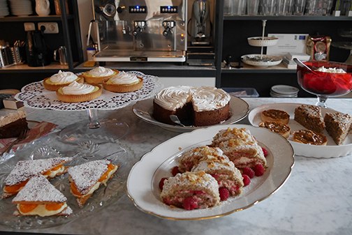 Cake selection // &copy; Spirandelli