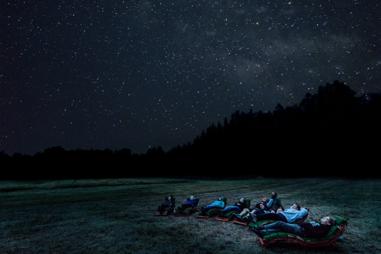 De sterrenhemel bij nacht boven de Nossentiner Schwinzer Heide