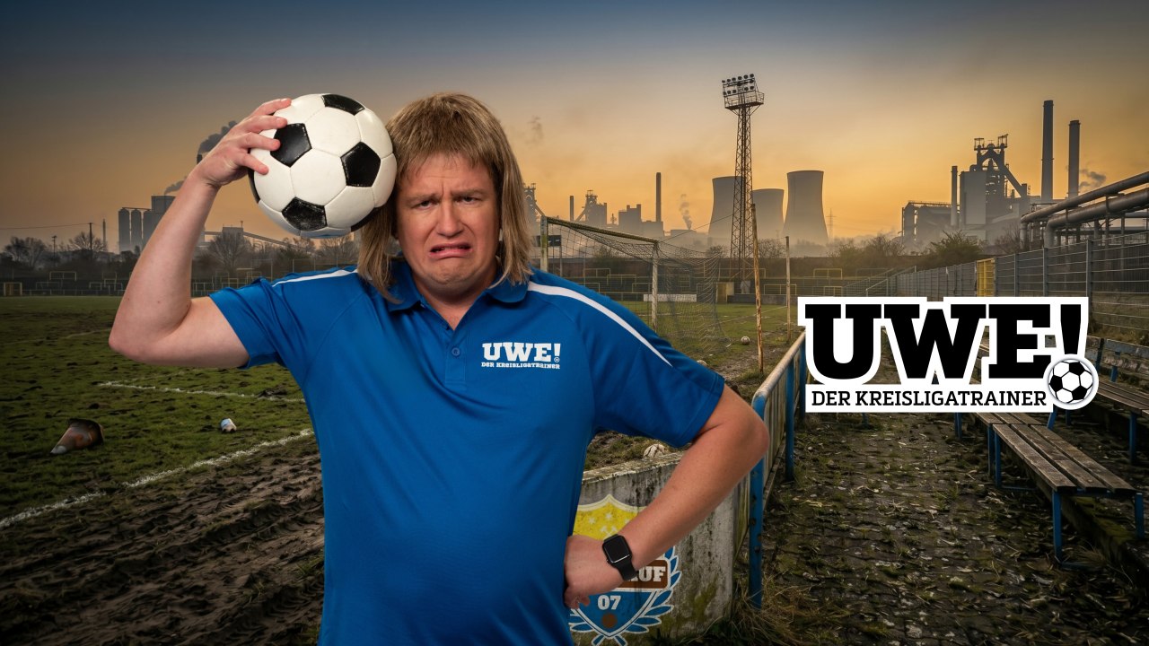 UWE! The District League Coach | Comedy Rostock // © Kolja von der Lippe UWE! The District League Coach | Comedy Rostock // © Kolja von der Lippe
