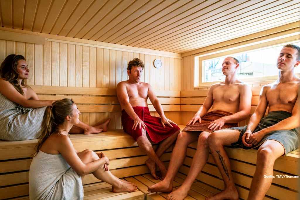 Guests in the sauna room, &copy; TMV/Tiemann