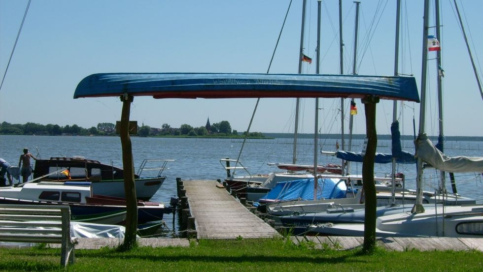 Bootshaven van Altwarp met uitzicht op Nowe Warpno in Polen (Neuwarp), © Wanderagentur HARIDO