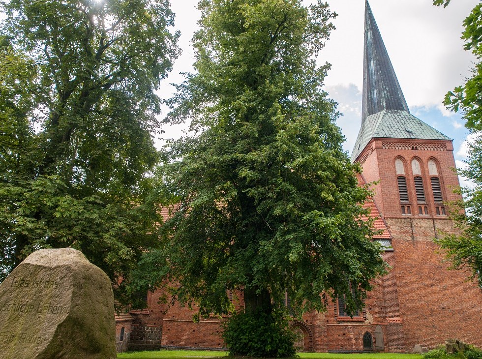 Church sideways from the north side, © Frank Burger