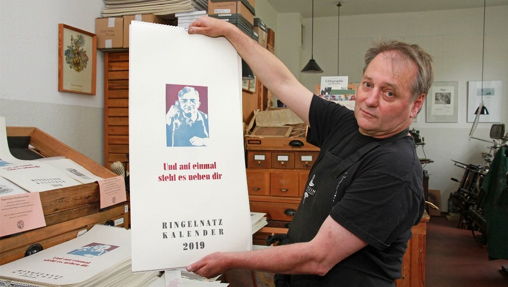 Hans-Hilmar Koch produkuje wydruki na historycznych maszynach, © MV Foto e.V. Fotografin: Angelika Lindenbeck