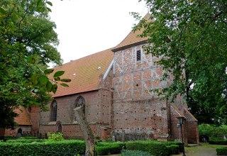 Au&szlig;enansicht der Kirche // &copy; Sabrina Wittkopf-Schade