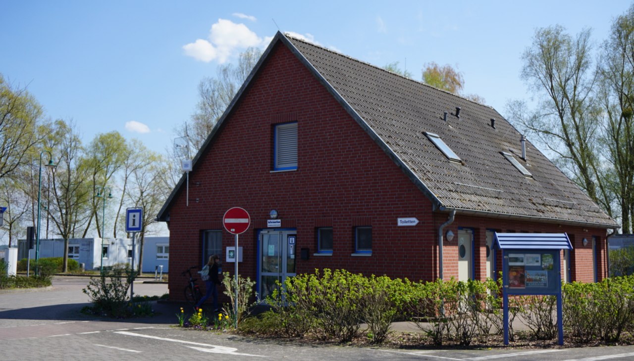 Biuro portowe i TI w porcie Altwarp nad Zalewem Szczecińskim, &copy; TVV/Bock