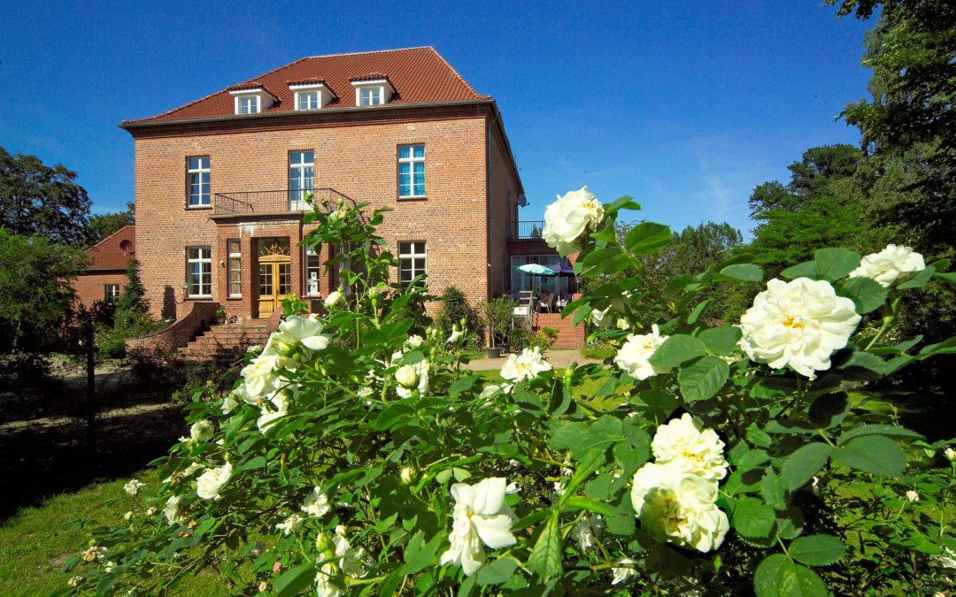 Landhuis en rozenpark in Mecklenburg ParkLand, © Gutshaus Gottin