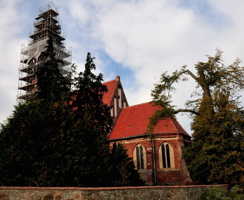 Kościół w Kasnevitz (obecnie w odbudowie), © Tourismuszentrale Rügen