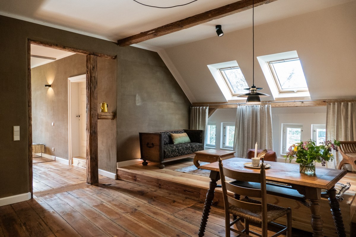 Vacation loft with old beams // &copy; Kr&uuml;ger